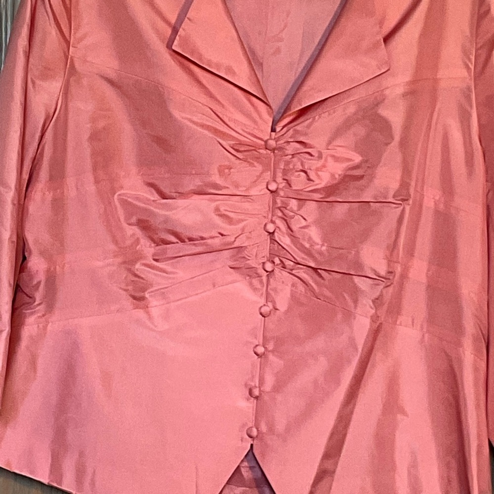 Elegant Pink Button-Up Blouse. Silk feel, Ruched Front. P2P 23. L23.5” Size 18 - Picture 2 of 5